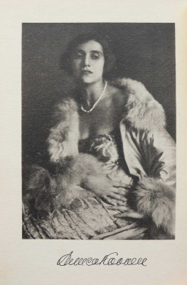 [Обложка и переплет бр. Стенбергов]. Гроссман Л. Алиса Коонен. М.; Л.: Academia, 1930.